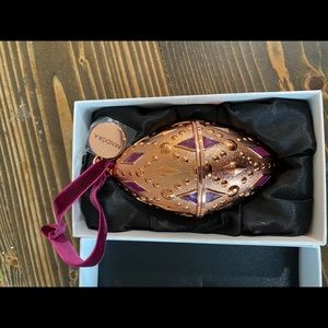 One pandora tree ornament